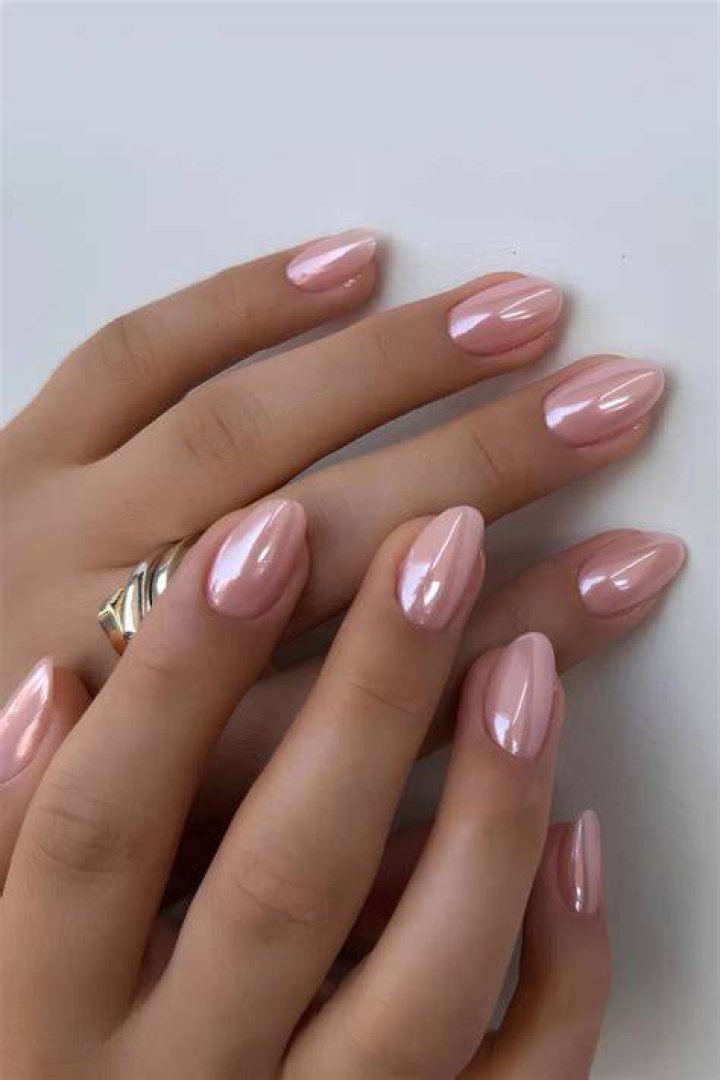 Glazed donut chrome nails with a pearlescent sheen for 2026